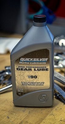 Quicksilver High Performance Gear Lube - SAE 90 1L (33.8 fl oz) plastic bottle-0